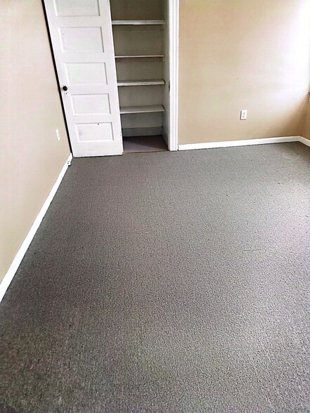 Building Photo - 400 Chestnut St