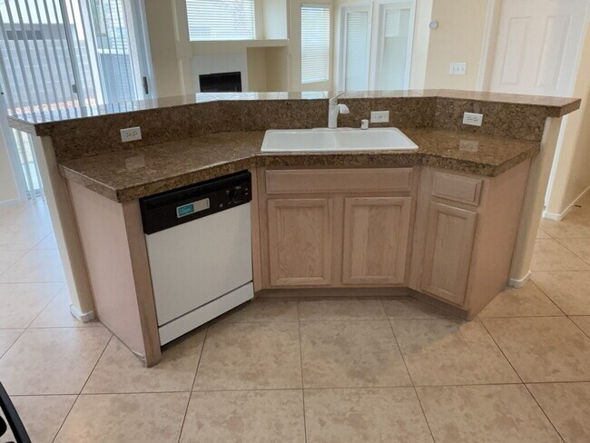 Building Photo - HOLIDAY SPECIAL! SIGN YOUR LEASE BY 12.31.25 AND RECEIVE THE FIRST 2 WEEKS RENT FREE!! This beaut...