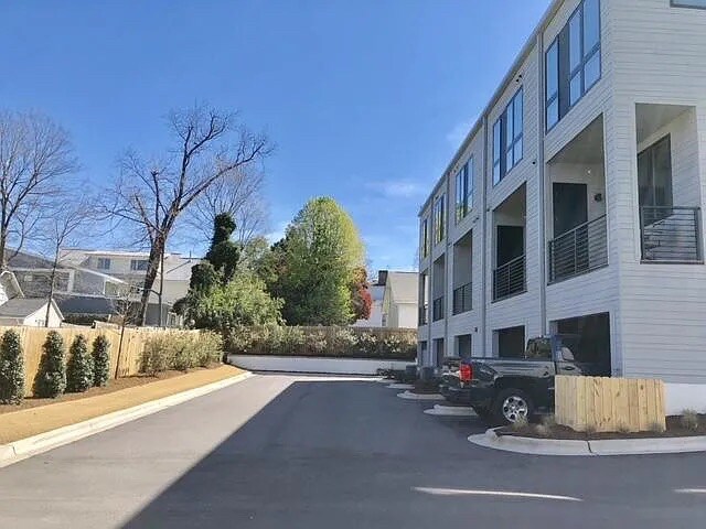 Building Photo - Room in Townhome on New Bern Ave