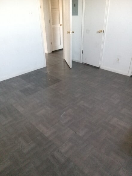 Building Photo - 4818 Lake Road