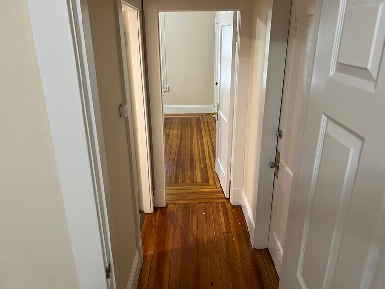Hallway (Off Second bedroom) - 32 W Alvord St