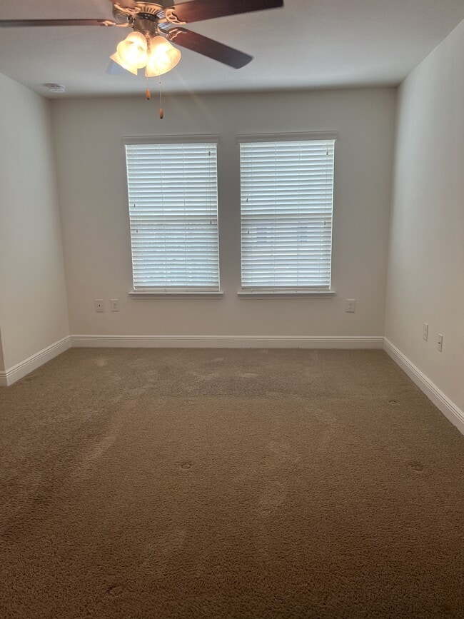 Building Photo - 151 Iron Horse Dr E
