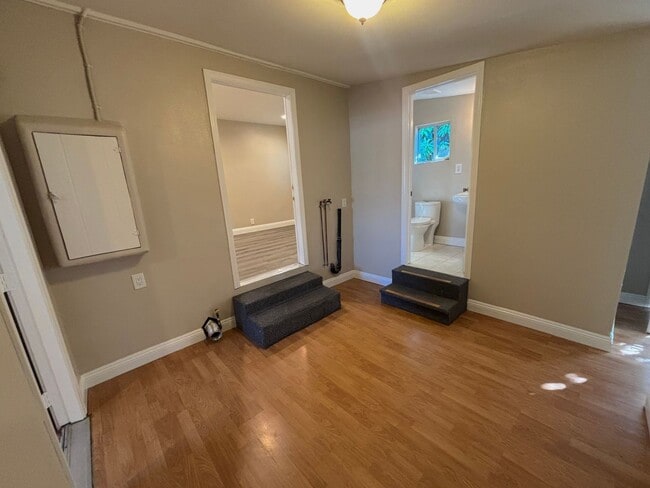 Building Photo - Spacious 2 Bedroom Home with 2 Bonus Rooms