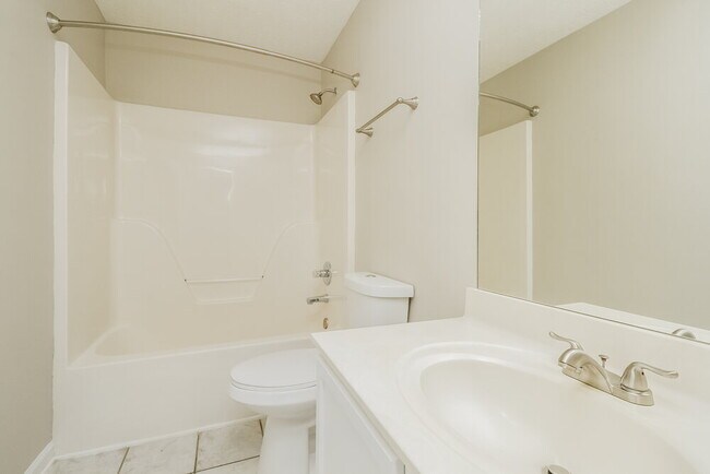 Building Photo - 1012 7 Oaks Blvd