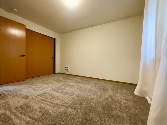 Building Photo - Beautiful 3 Bedroom, 2.5 Bath Home in Gated Clearwood Community!