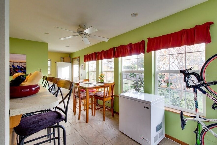 Building Photo - 1128 Hobson St