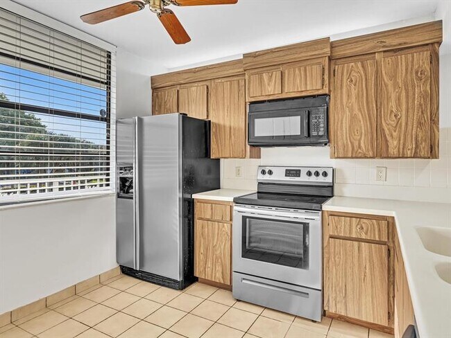 Building Photo - 1711 Whitehall Dr