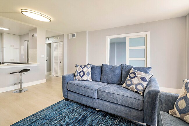 Building Photo - 2121 N Ocean Blvd