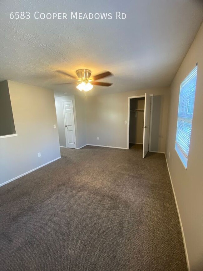 Building Photo - 2 Bed 2.5 Bath - Updated, Scenic, Convenient