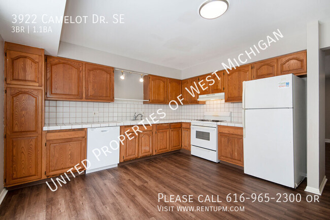 Building Photo - Available Now | 3 Bedroom 1.5 Bath Duplex ...