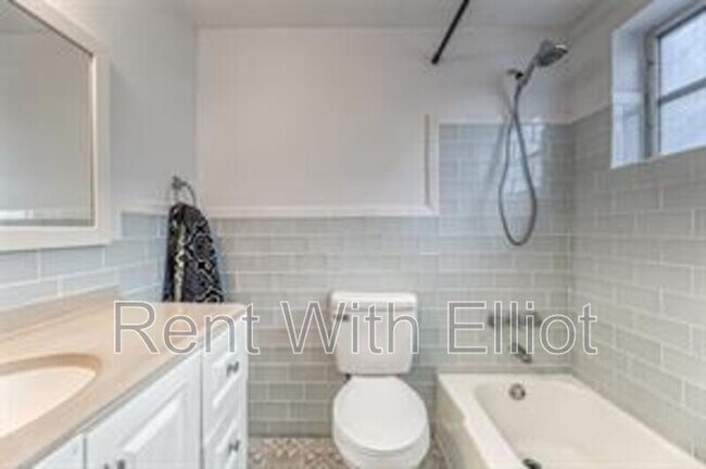 Building Photo - 200 NE 12th Ave