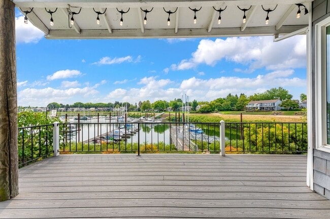 Building Photo - 540 N Hayden Bay Dr
