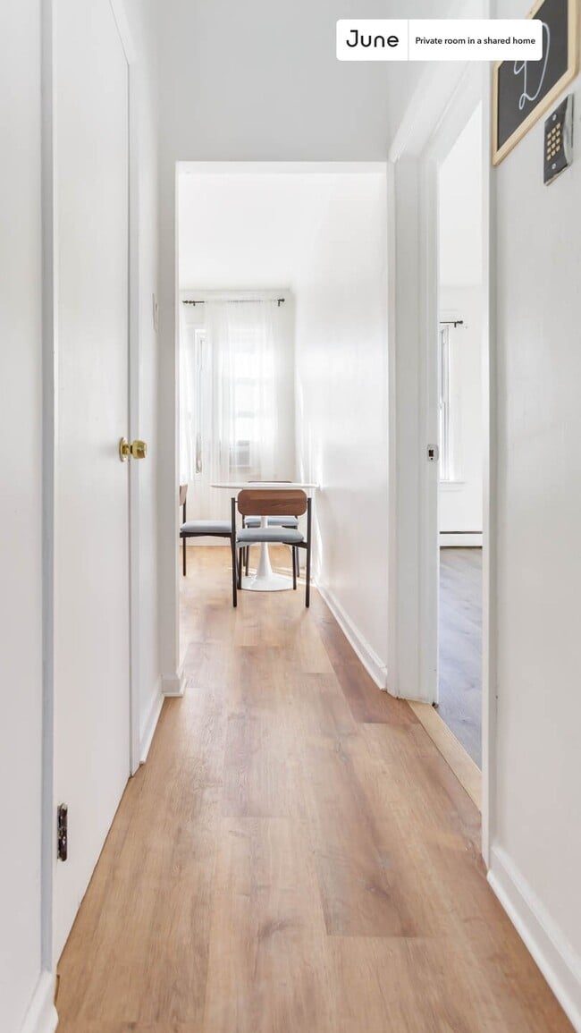 Building Photo - Room in Shared 4 bed/1 bath home