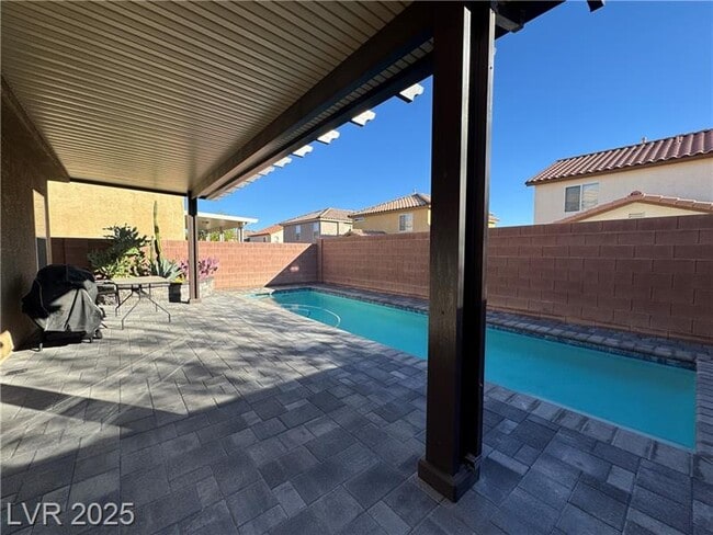 Building Photo - 9253 Valley Ranch Ave