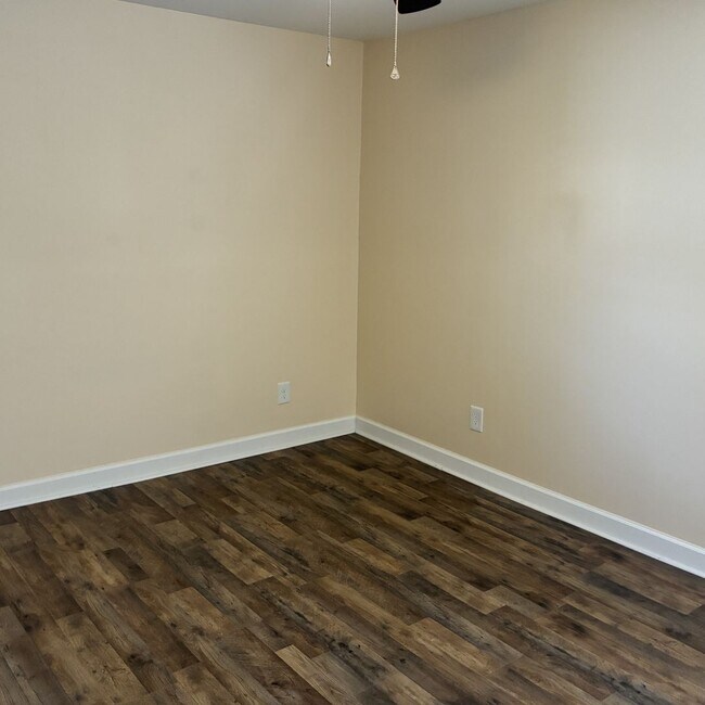 Building Photo - 4 Bedroom 3 Bath Home in Winnabow, NC