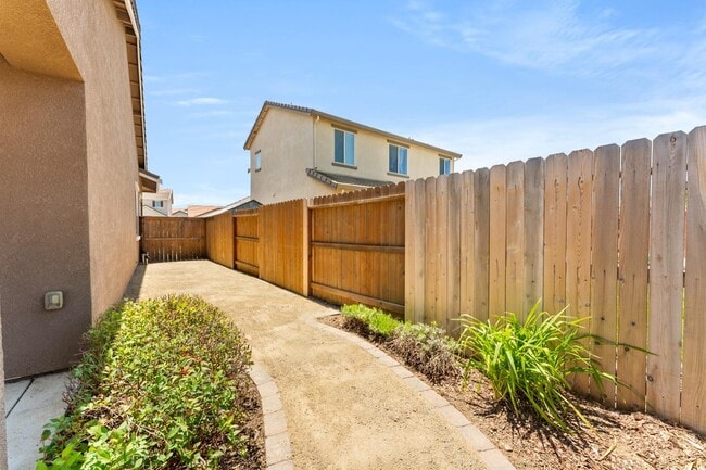Building Photo - 9363 Wild Lilac Cir