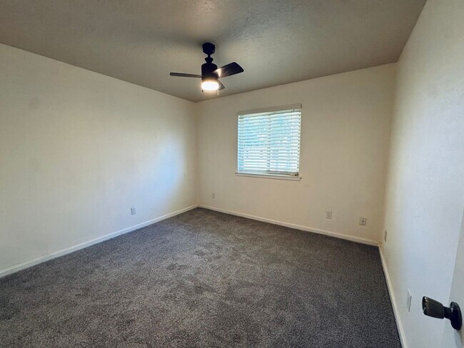 Building Photo - Home in Heritage Hills