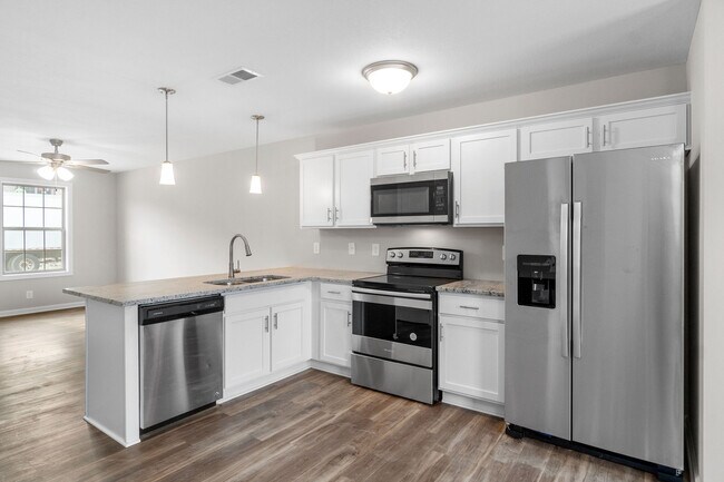 Building Photo - 103 Holland Dr.