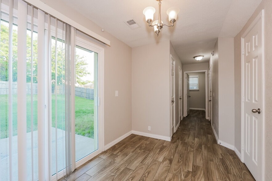 Building Photo - 1820 Berkley Dr