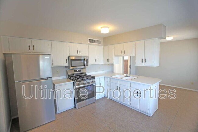 Building Photo - 3832 W Acapulco Ln