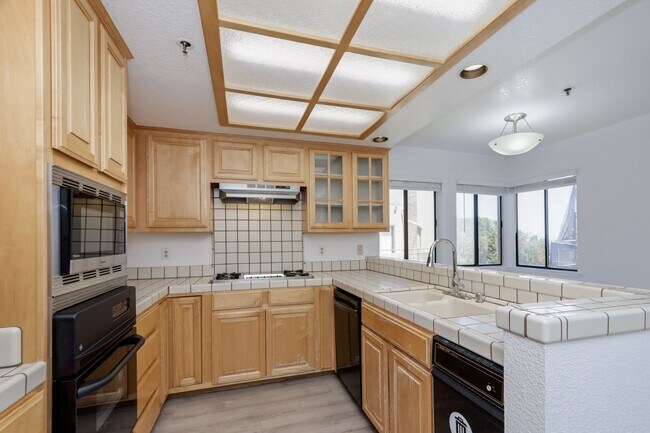Building Photo - 432 Portofino Dr