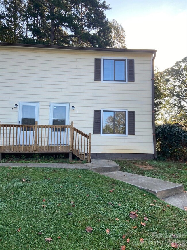 Building Photo - 1260 Fieldstone Rd