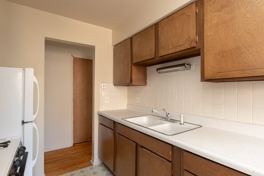 Building Photo - 535 W Aldine Ave