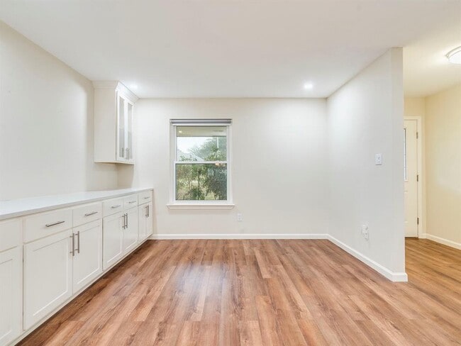 Building Photo - 317 Cedar Dr