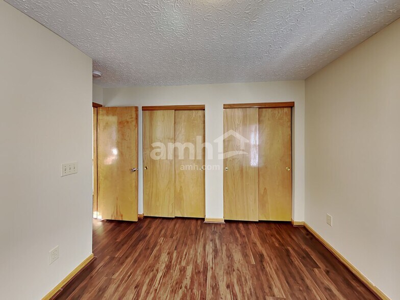 Building Photo - 8865 Kingsley Dr