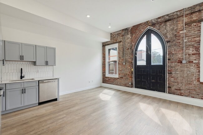 Building Photo - 1535 N Sydenham St