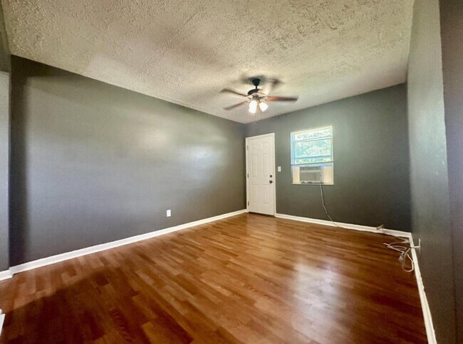 Building Photo - 24 SW 10th Ave