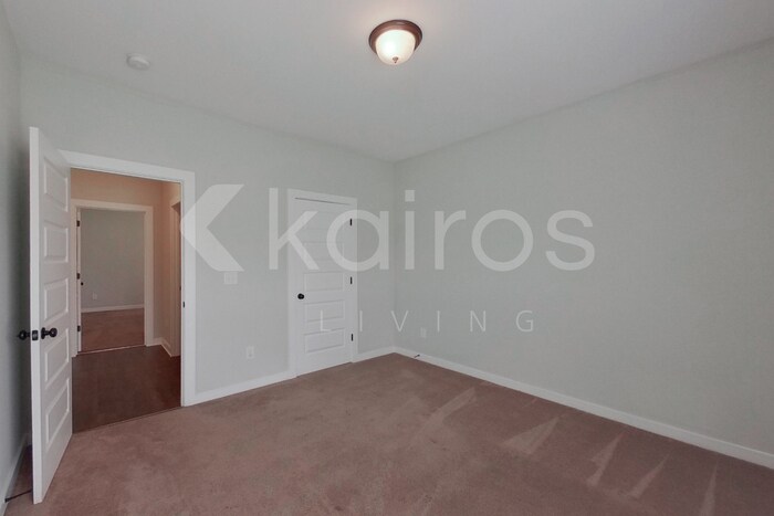 Building Photo - 471 White Oak Cir