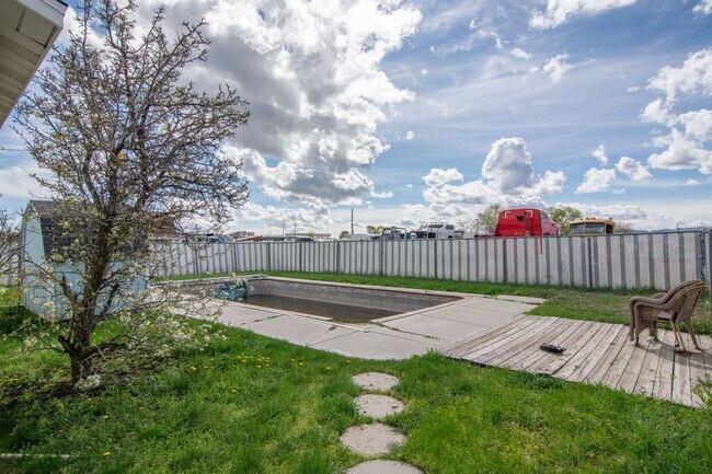 Building Photo - Fully Renovated Home + Shop + RV Parking in Tremonton!
