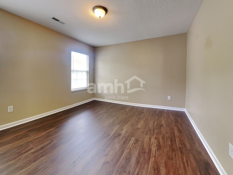 Building Photo - 4230 Mallard Dr