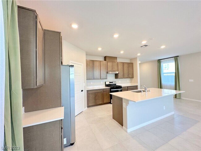 Building Photo - 5722 Prima St