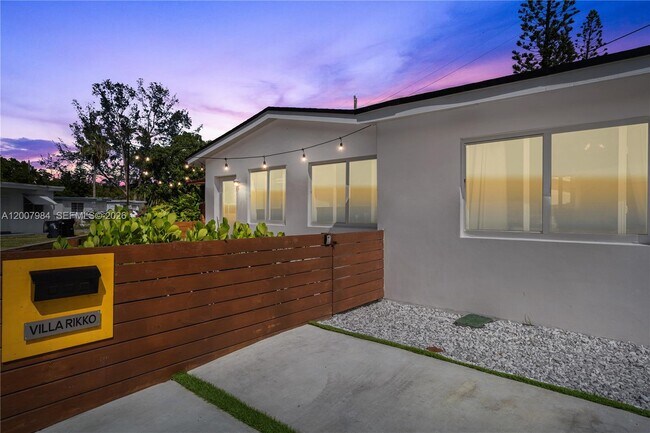 Building Photo - 2380 NE 137th St