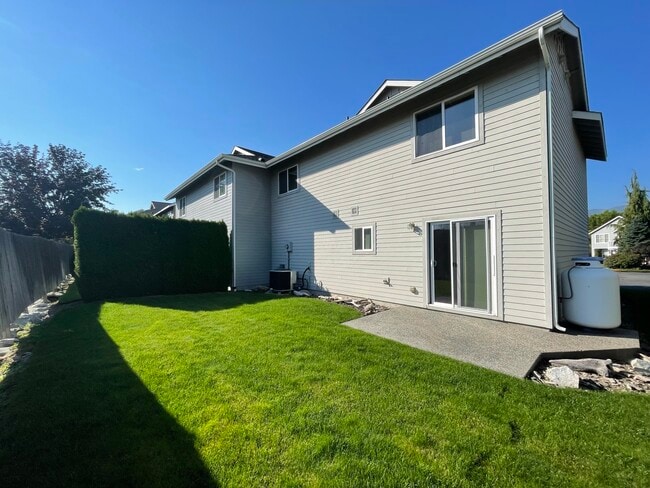 Building Photo - 221 Parkway Dr