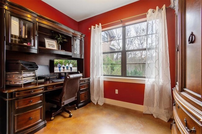 Building Photo - 1400 Cuernavaca Dr N