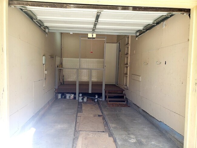 Building Photo - 6219 Penrose Ave