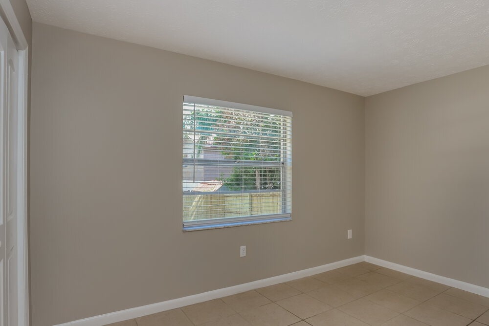 Building Photo - 9811 N Connechusett Rd