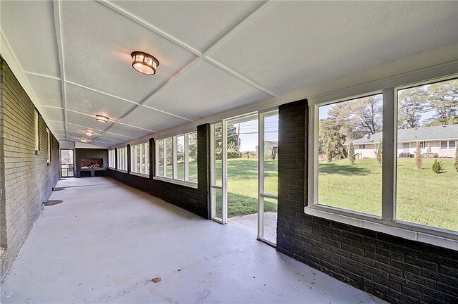 Building Photo - 1108 N Morgantown Rd