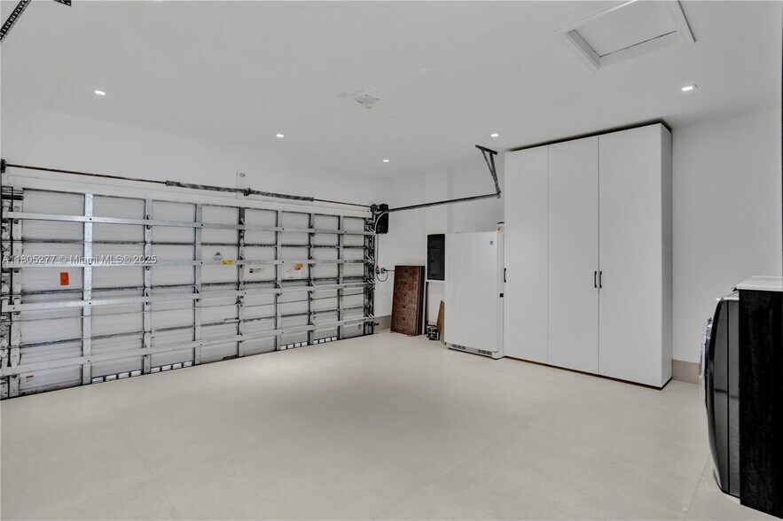 Building Photo - 3234 SW 53rd Ct