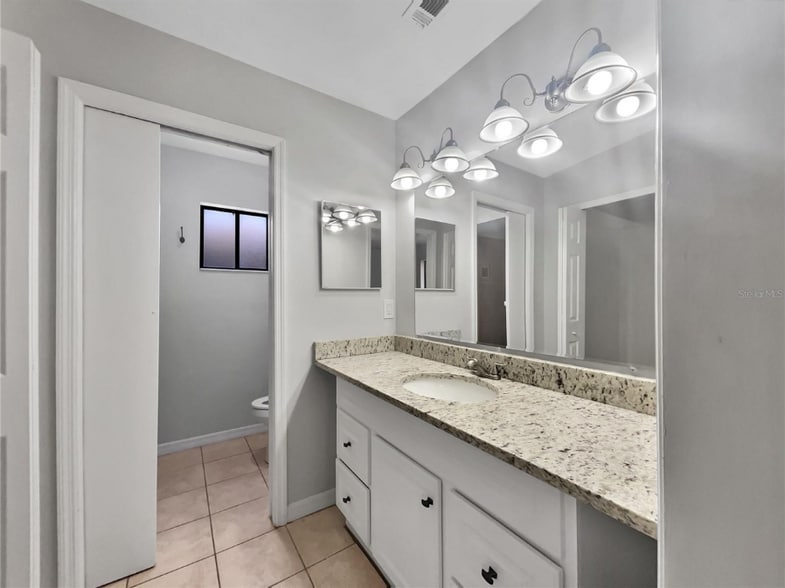 Building Photo - 236 Longhorn Dr