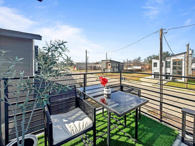 Building Photo - 2408 Pennsylvania Ave