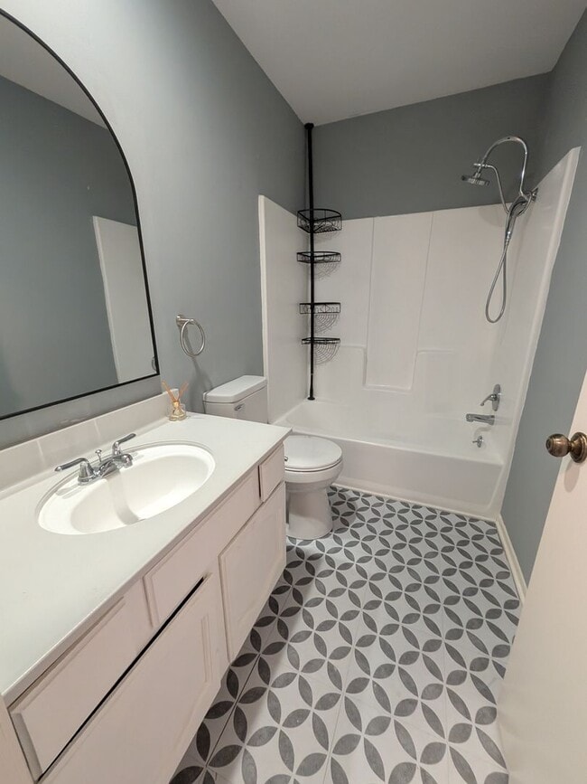 Building Photo - 976 Sunmeadow Dr