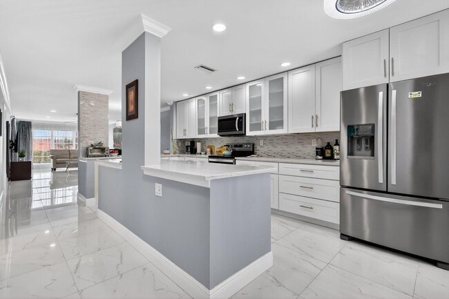 Building Photo - 5675 Queen Palm Ct