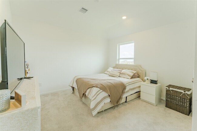 Building Photo - 6371 Iron Clover Dr