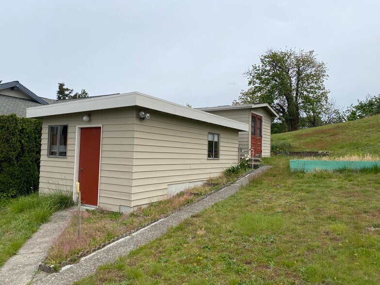 Building Photo - 1308 Beacon Way S