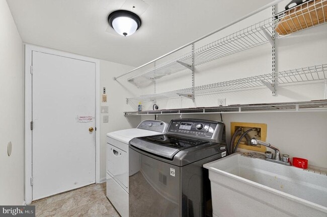 Building Photo - 14917 Brownstone Dr