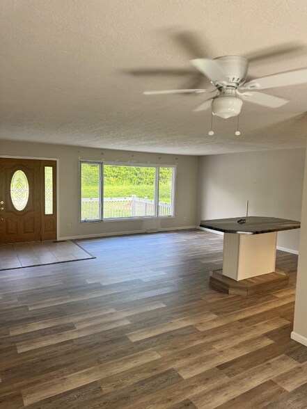 Building Photo - 5005 Harmont Ave NE